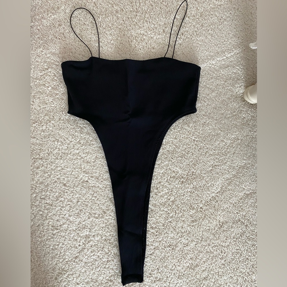 Edikted Ribbed high cut bodysuits